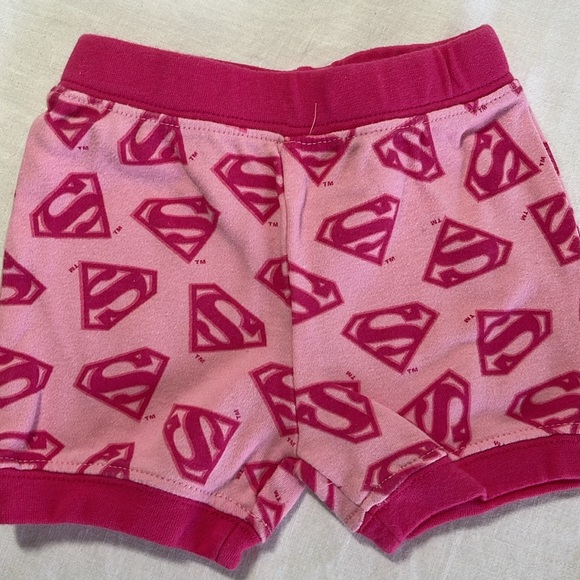 0-3M Supergirl and Batman shorts - Picture 2 of 7